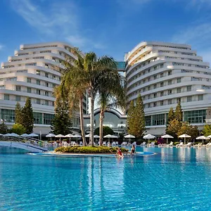 Resort Miracle *****